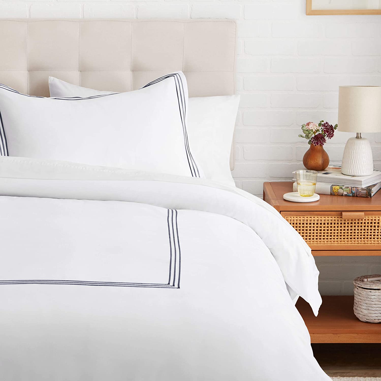 Price:$23.56 Basics Embroidered Hotel Stitch Duvet Cover Set - Soft, Easy-Wash Microfiber - Twin/Twin XL, White with Navy Blue Embroidery