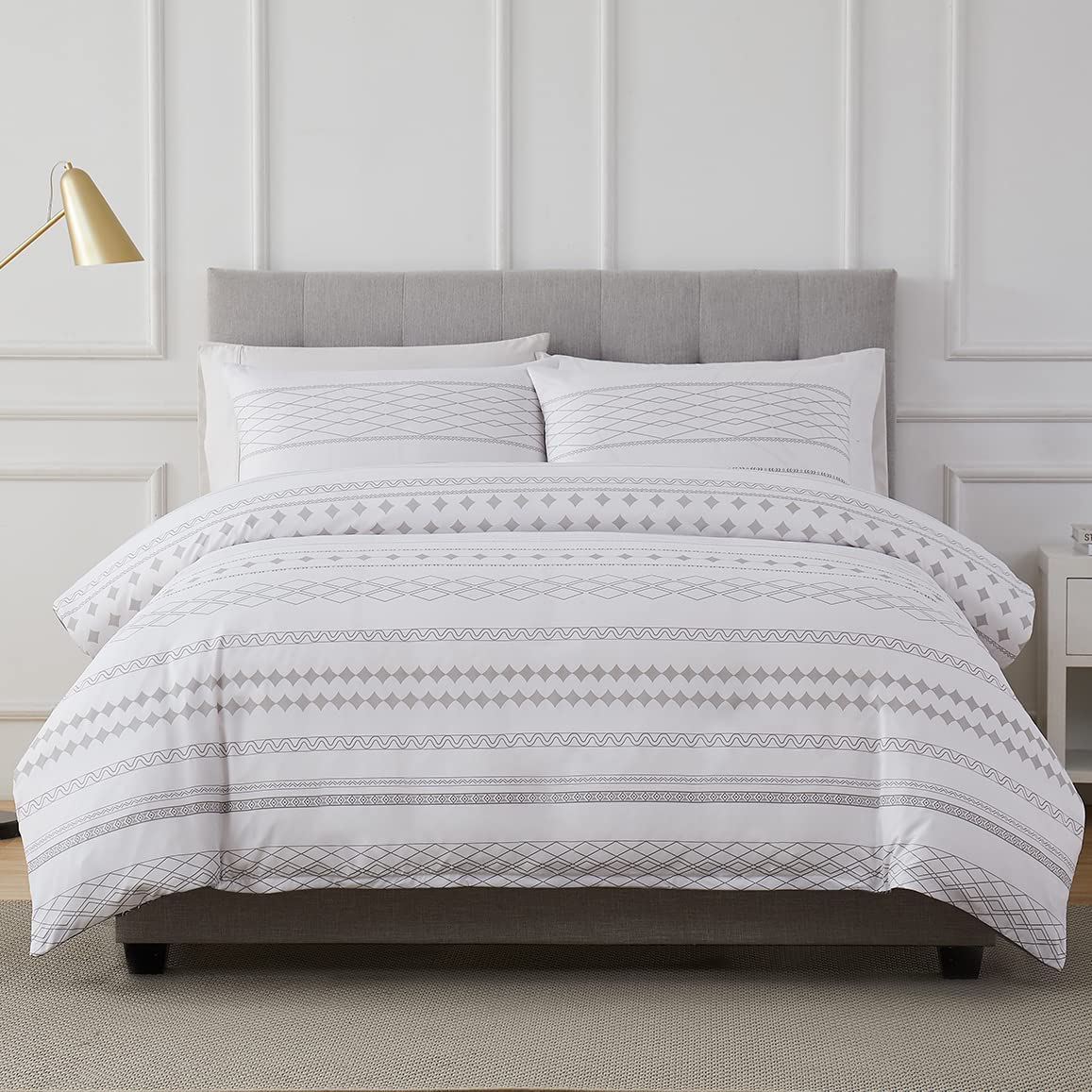 Price:$27.99 Duvet Cover Queen Size Lightweight Zipper Closure Double Brushed Microfiber Queen Duvet Cover Set with Corner Ties Ultra Soft Breathable Wrinkle Resistant Easy Care Queen Duvet Cover : Home & Kitchen