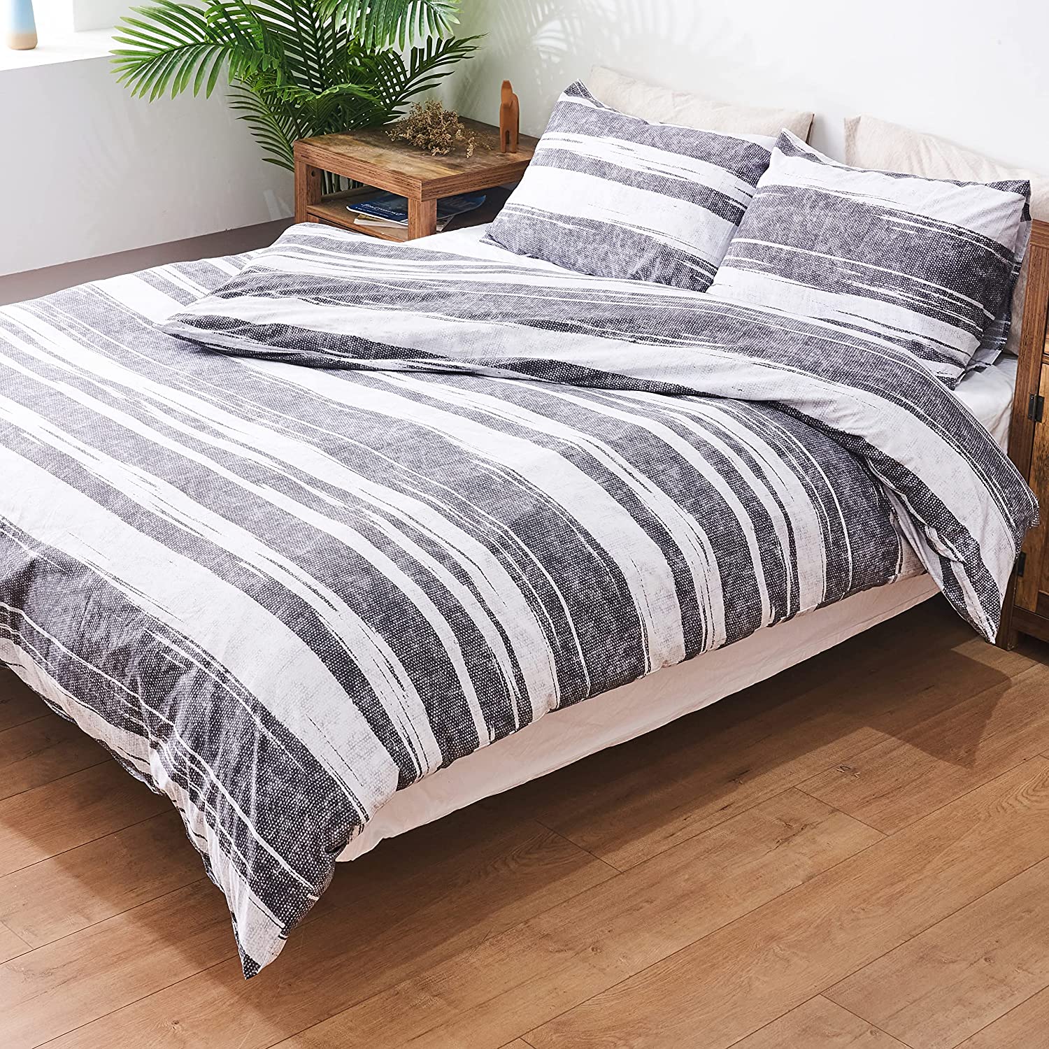 Price:$25.97 Twin / Twin XL Size Duvet Cover Set, 2 Piece Soft 100% Brushed Microfiber White & Black Ink Pattern Bedding Set Stripe Comforter Cover Grey with Zipper Closure : Home & Kitchen