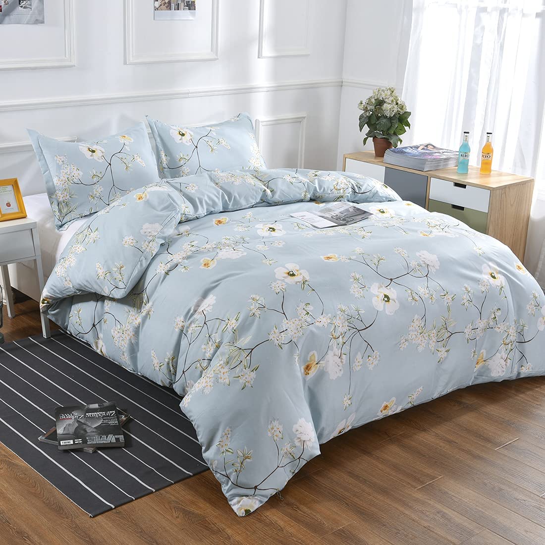Price:$29.99 Lightweight Microfiber Bedding Duvet Cover Set,Chic Floral Pattern (Light Blue, Queen) : Home & Kitchen