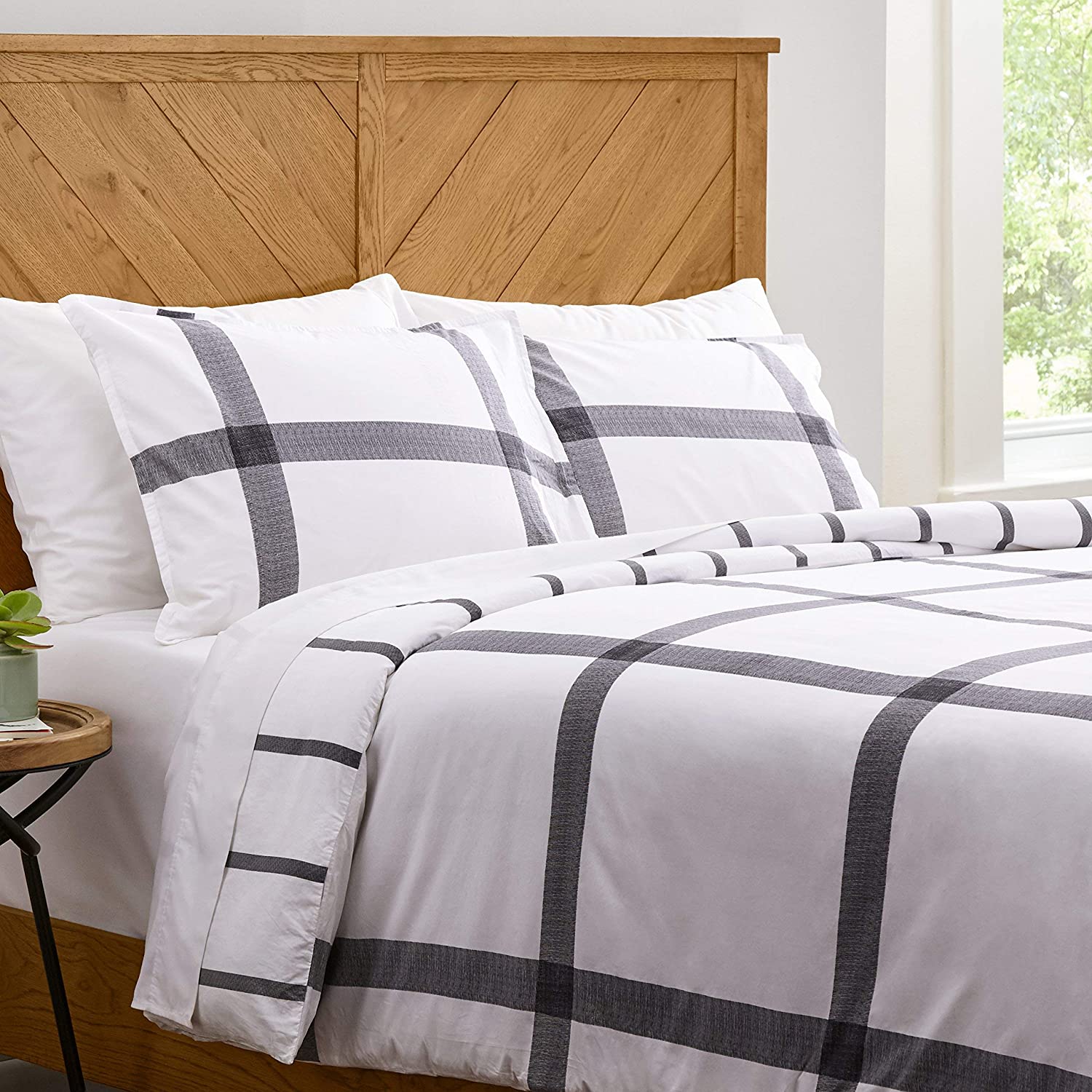 Price:$138.38 Brand – Stone & Beam Contemporary Seersucker Duvet Cover and Shams Bedding Set, King, Charcoal / White : Home & Kitchen