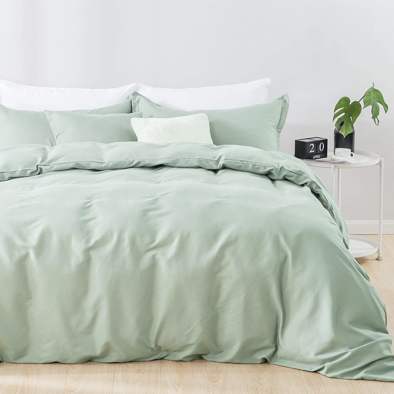 Price:$29.99 Duvet Cover Set King Size - Mint Green Ultra Soft Brushed Microfiber with Bottom Zipper Closure and Corner Ties - King 90"x104" : Home & Kitchen