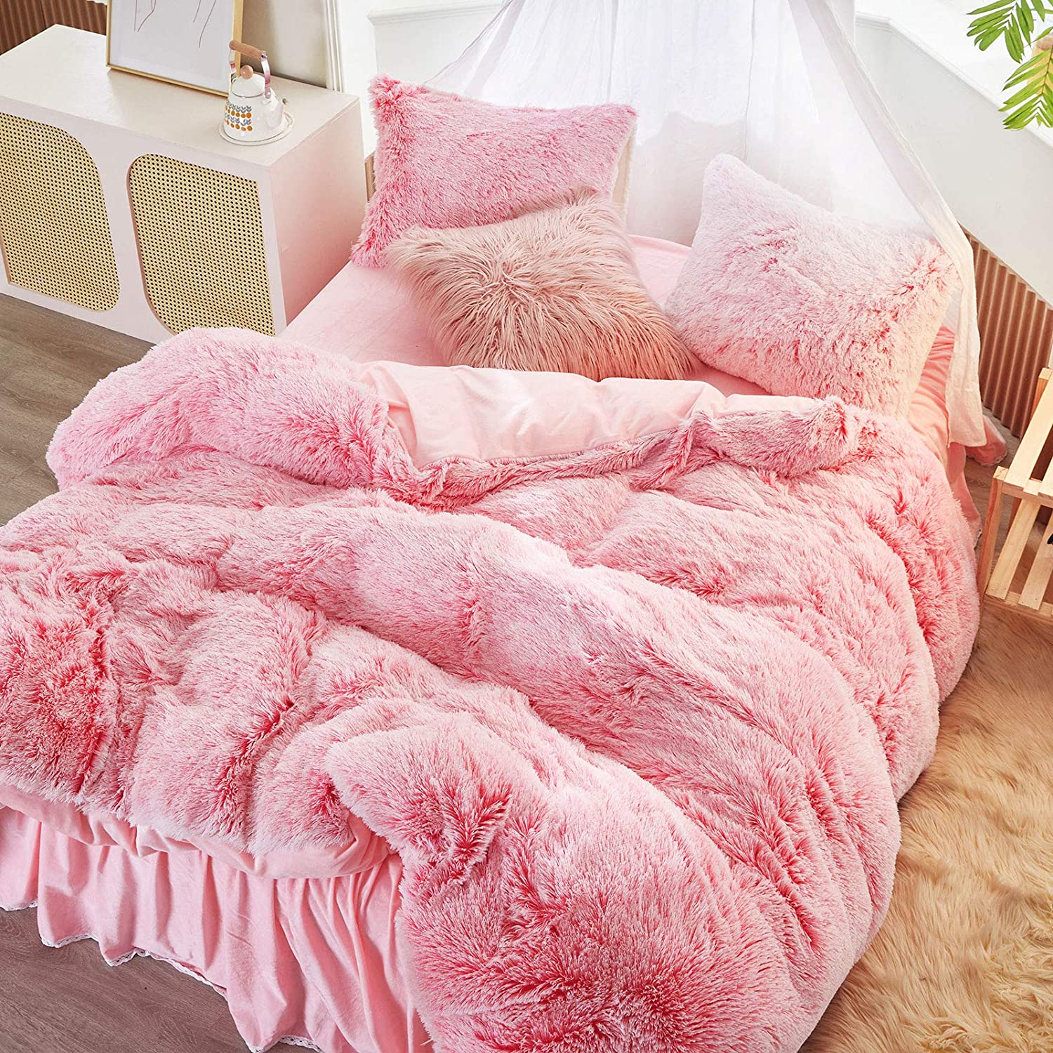 Price:$19.99 1PC Plush Shaggy Duvet Cover, King Size Luxury Faux Fur Velvet Fluffy Duvet Cover, Hidden Zipper n Tie Corners (Pink n White, 104x90 inches) : Home & Kitchen