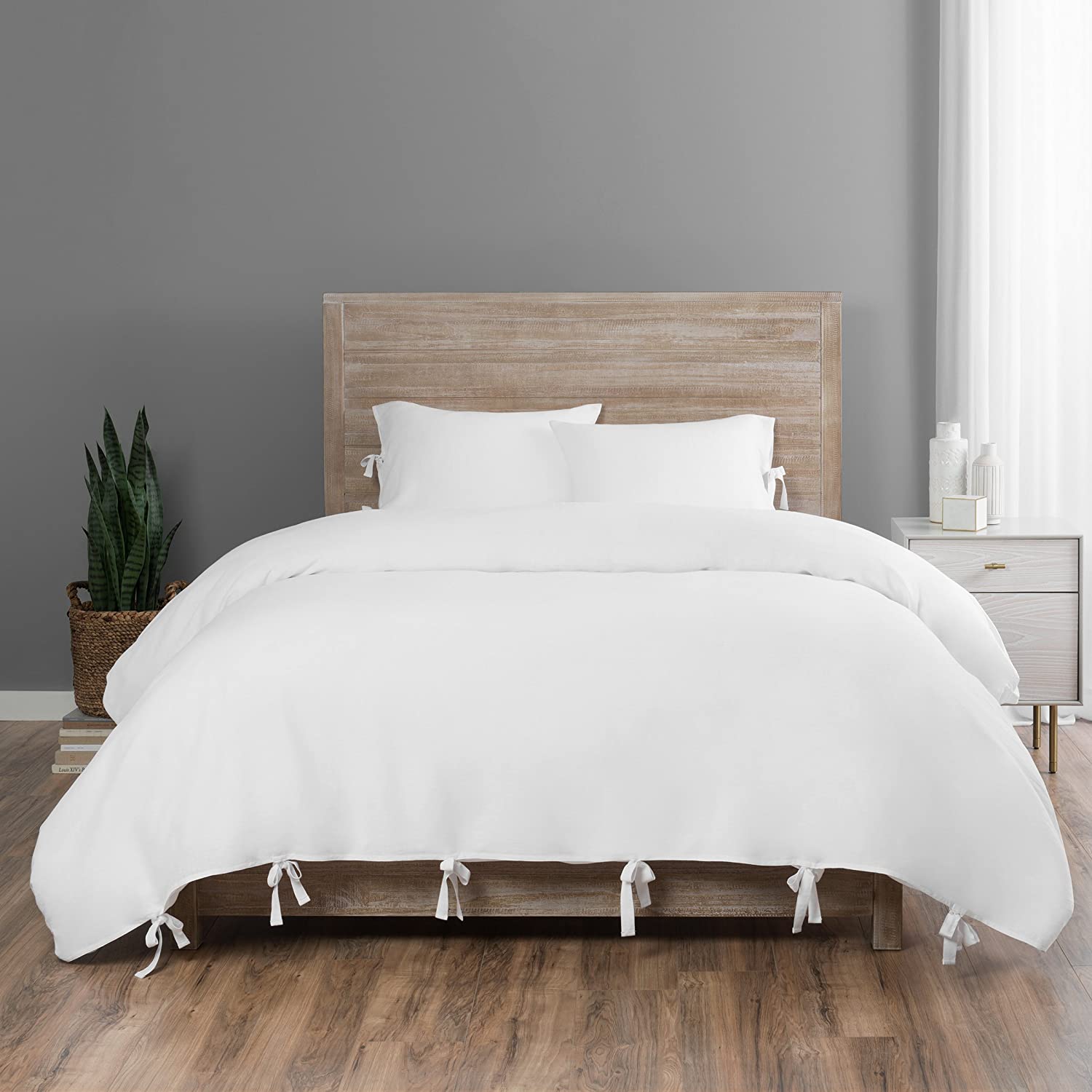 Price:$130.97 Hinton Mid Century Modern 3-Piece Reversible Duvet Set with Ties, Queen, White : Home & Kitchen