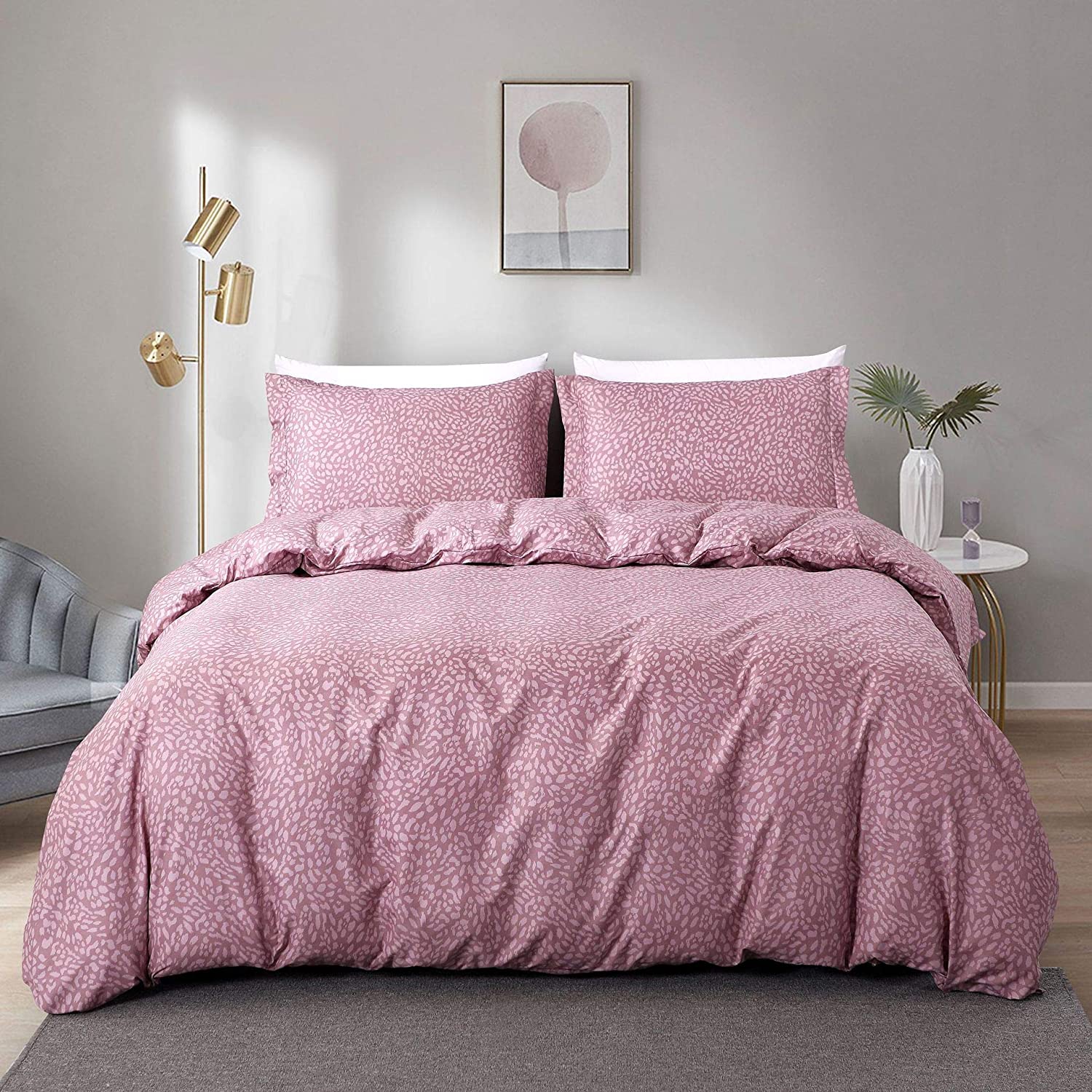 Price:$25.98 Premium Leopard Bedding Comforter Set,3 Pieces Duvet Cover Set with Zipper,Super Soft Cozy,Lightweight Microfiber(1 Duvet Cover + 2 Pillow Shams)(King,Grey Pink) : Home & Kitchen