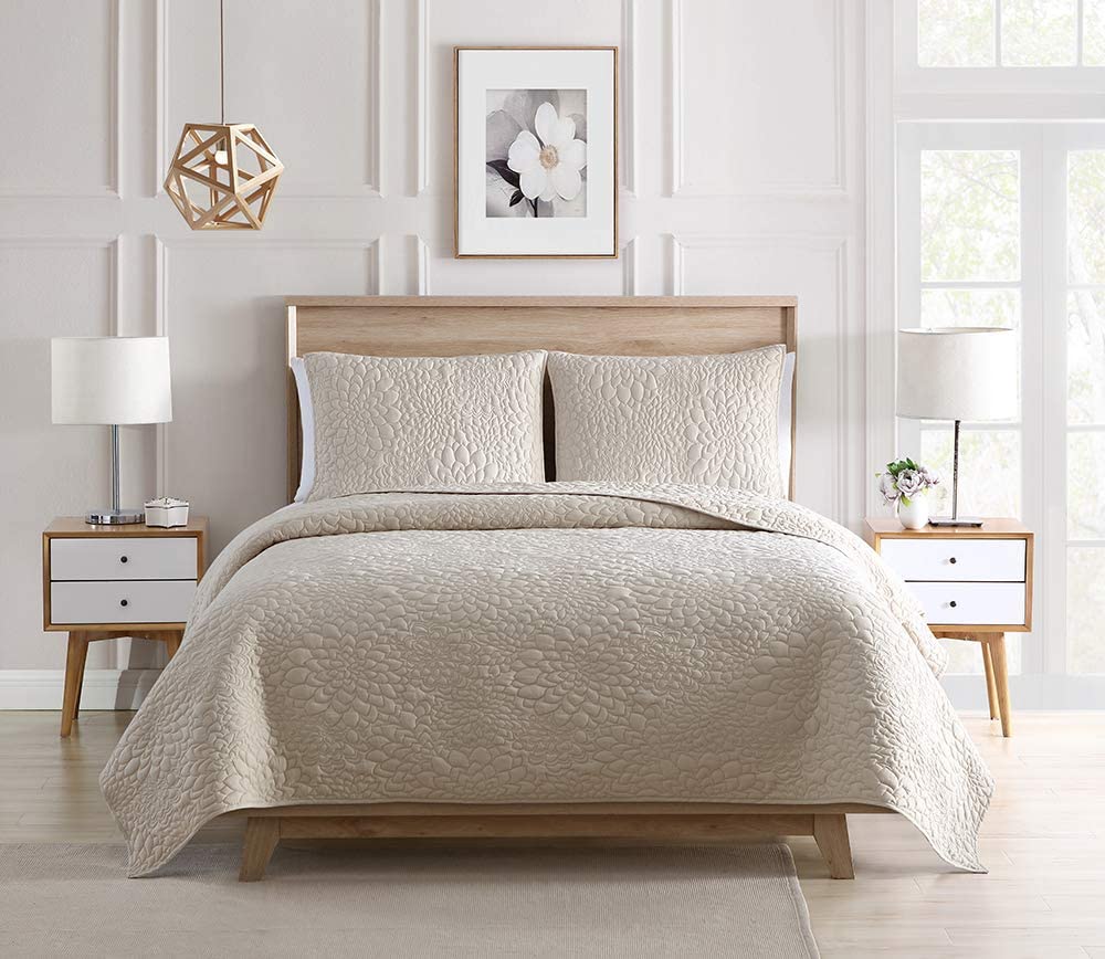 Price:$43.99 Bedspread Coverlet Set Pre-Washed Microfiber Ultra Soft Lightweight Oversized 3-Piece Quilt Set King 104"x96", Beige : Home & Kitchen